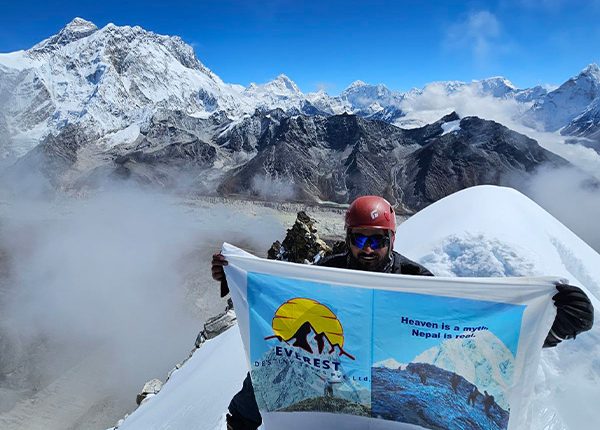 lobuche-peak